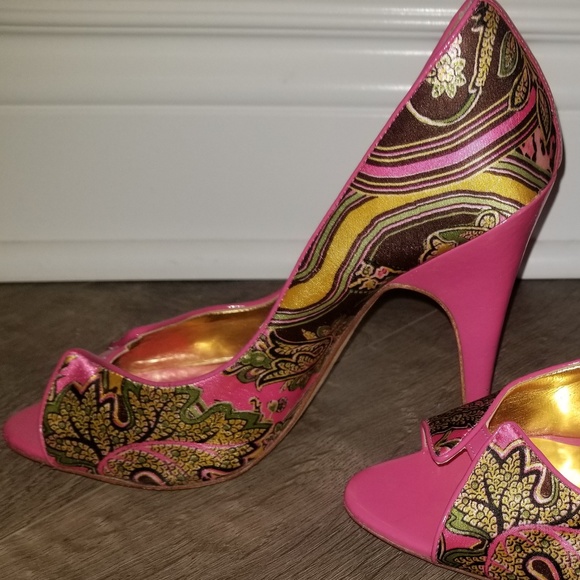 Hot pink patent leather trim patterned peep toe - Picture 4 of 4